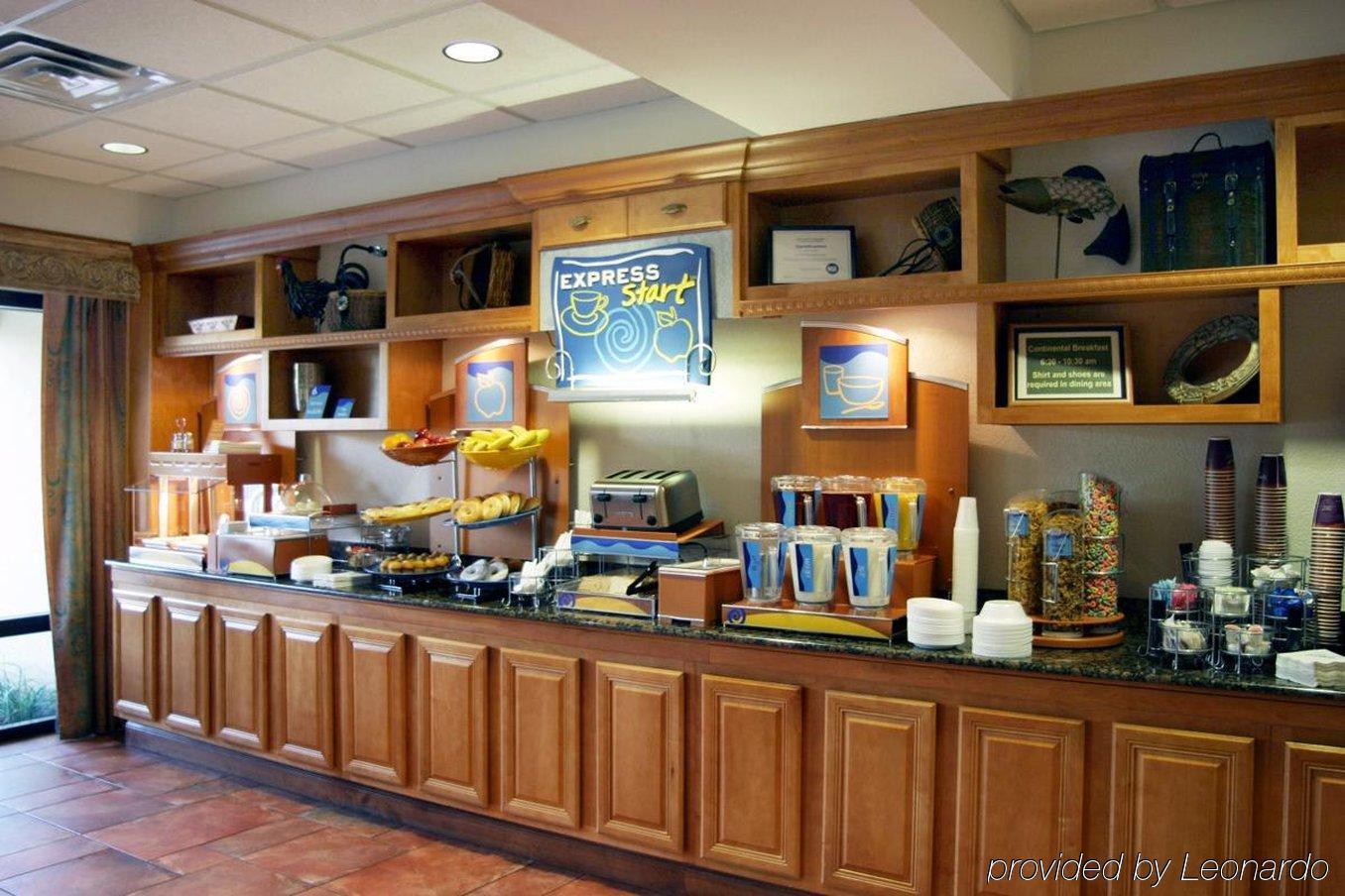 Holiday Inn Express & Suites Clearwater North/Dunedin Restaurant photo